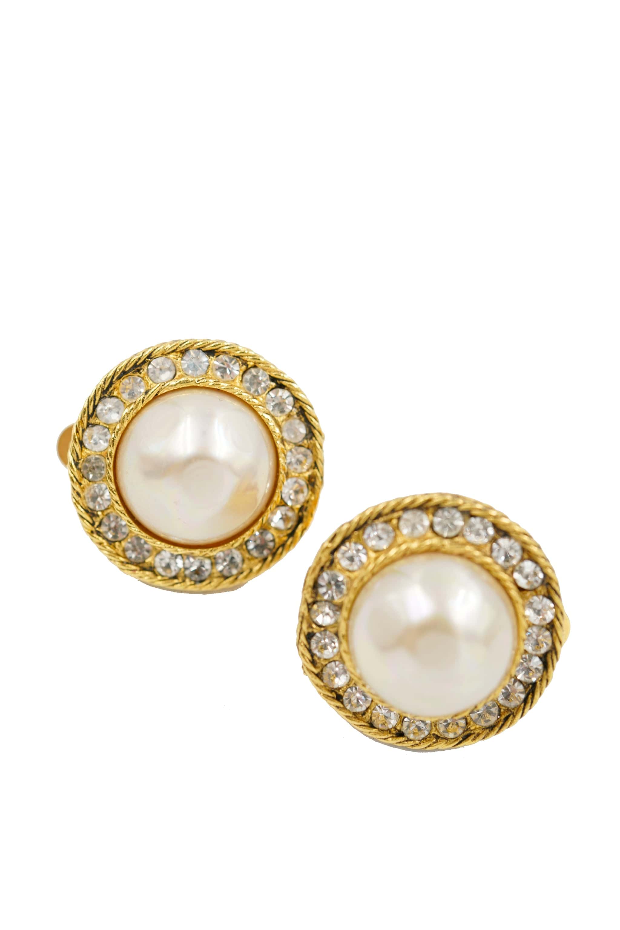 Chanel Chanel Pearl Vintage Round Clip Earrings ASL3366