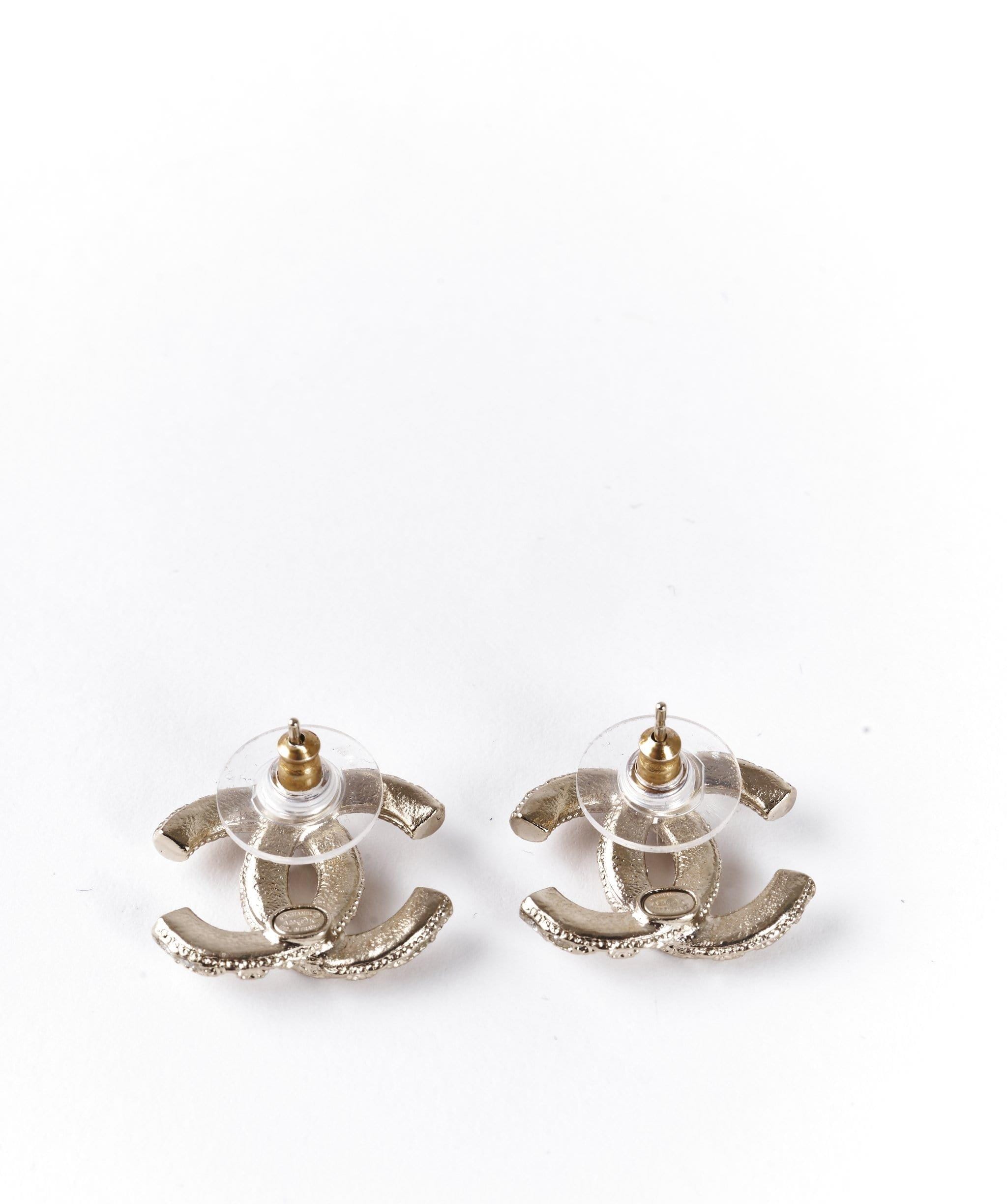 Chanel Chanel pearly stud earrings 2020