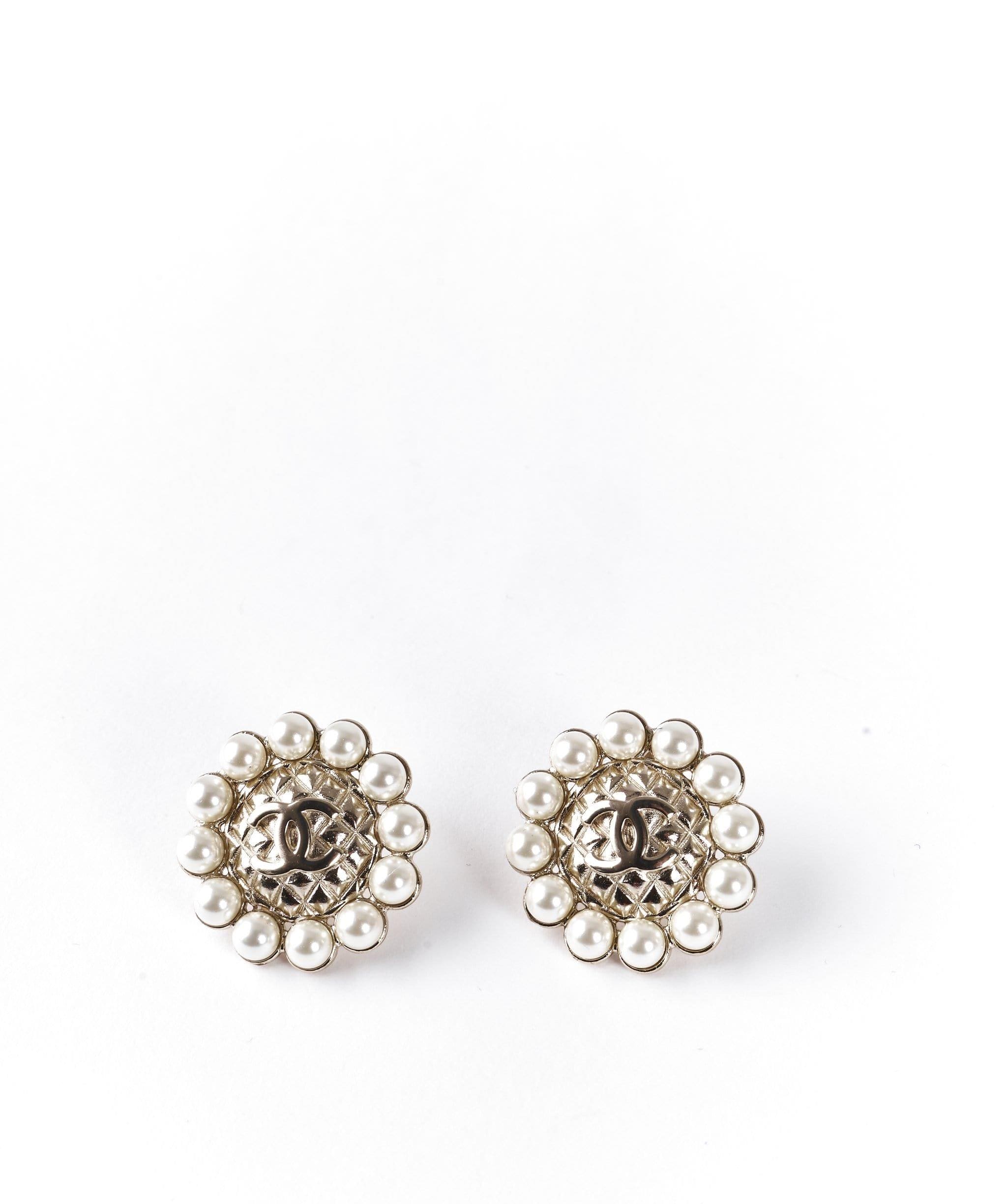 Chanel Chanel pearly stud earrings