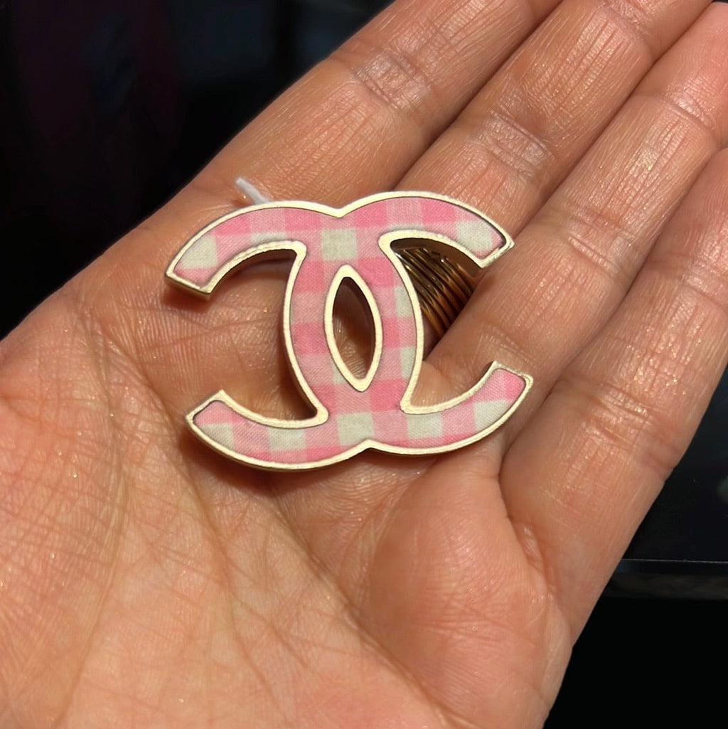 Pre-owned Chanel Cc Pink Crystal Brooch/pin