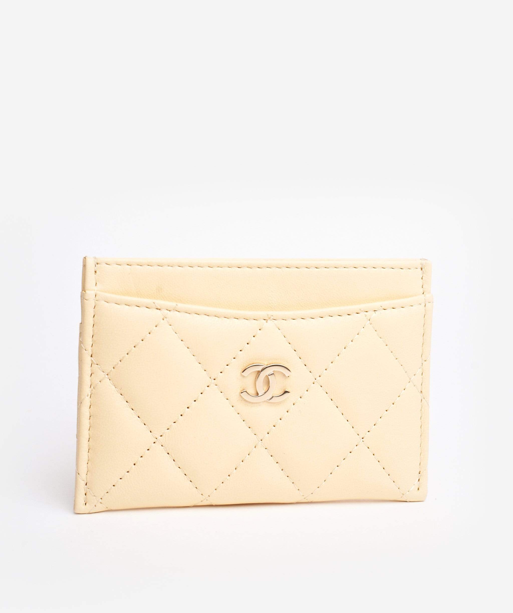 Chanel quilted card holder in cream – LuxuryPromise