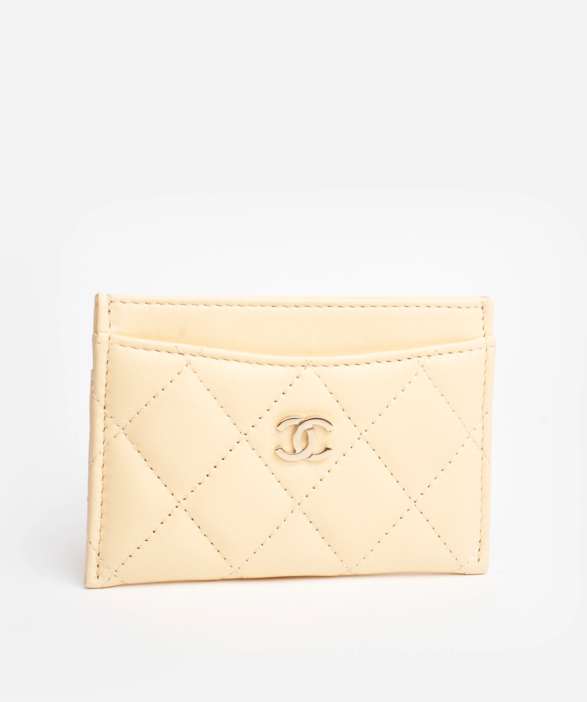 Chanel Chanel quilted card holder in cream