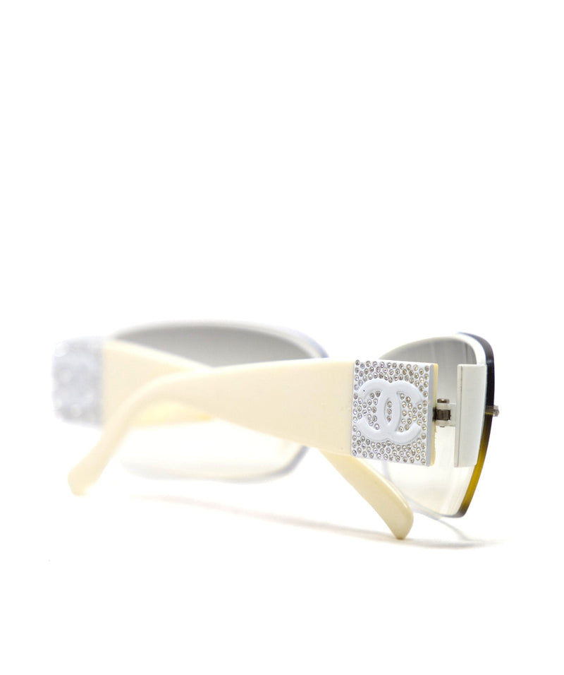 Chanel Sunglasses hang tag - Gem