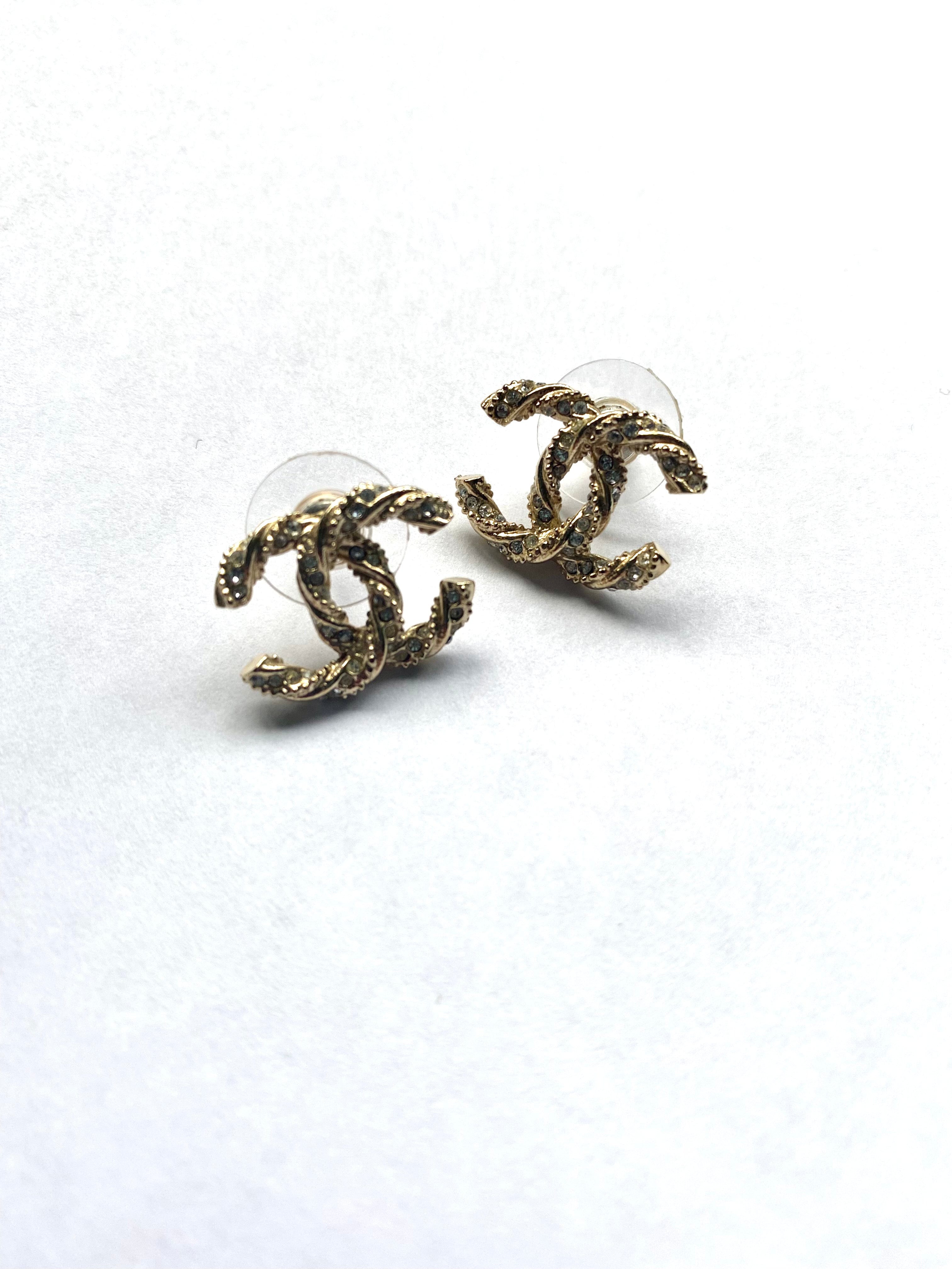 Chanel Chanel rope style CC earrings with clear rhiinestone detail stud - AWL4194