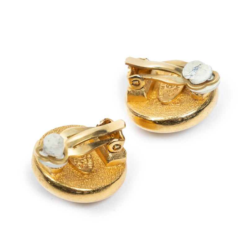 Chanel Chanel Round Pearl Clip On Earrings - AWL4096