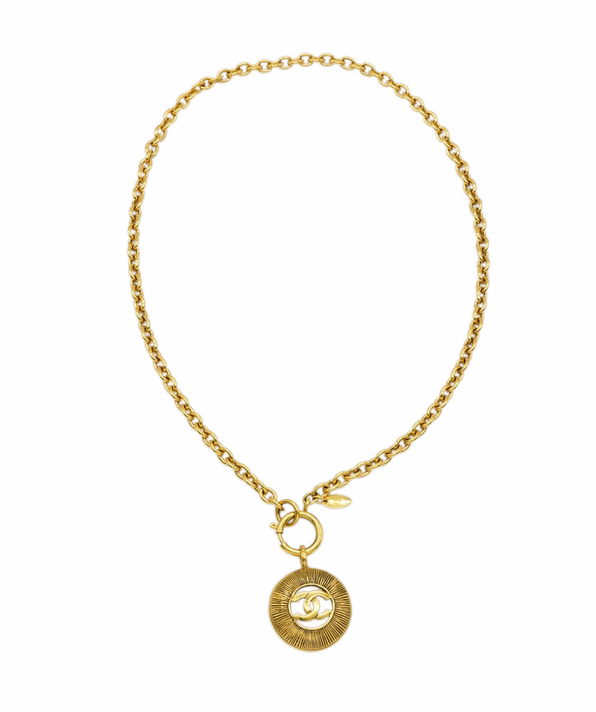 Chanel Chanel round sunburst CC logo necklace AEL1172