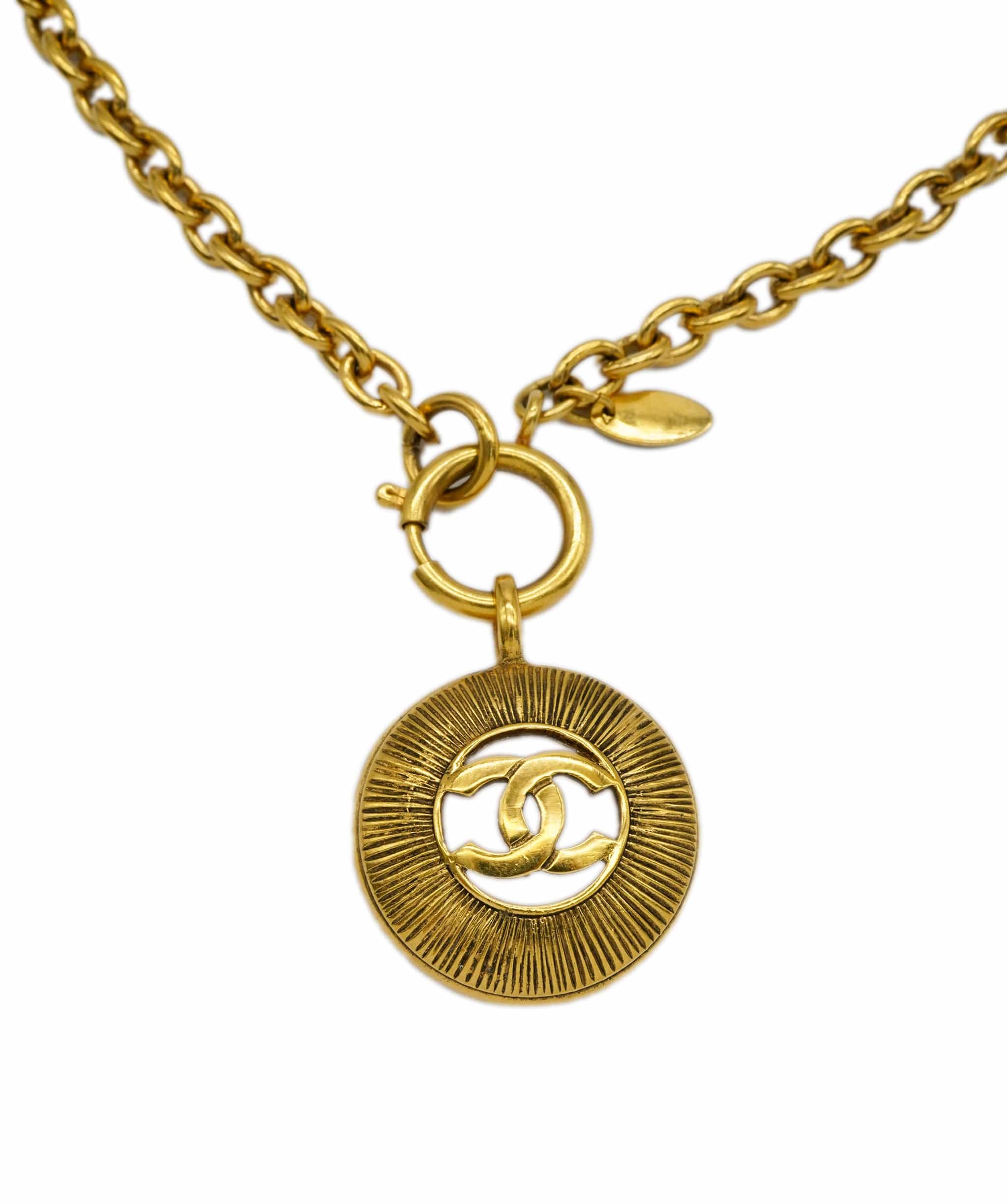 Chanel Chanel round sunburst CC logo necklace AEL1172