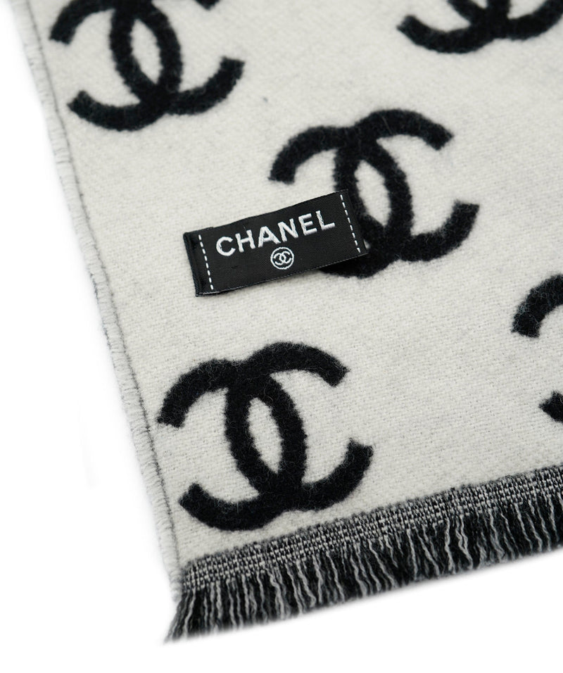 Chanel scarf multicolored tweed print in cashmere  DOWNTOWN UPTOWN Genève