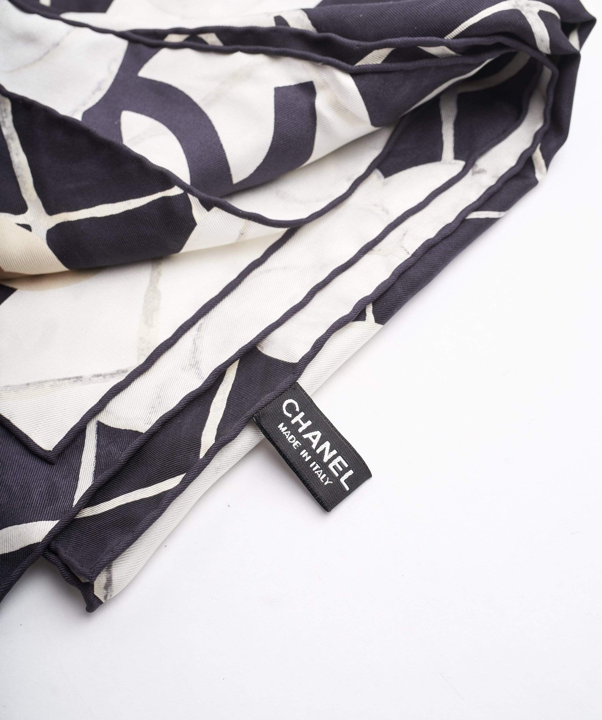 Chanel Chanel silk scarf black and white