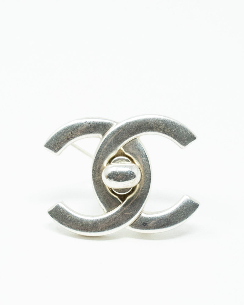 Pins & Brooches Chanel 96P Silver CC Turnlock L