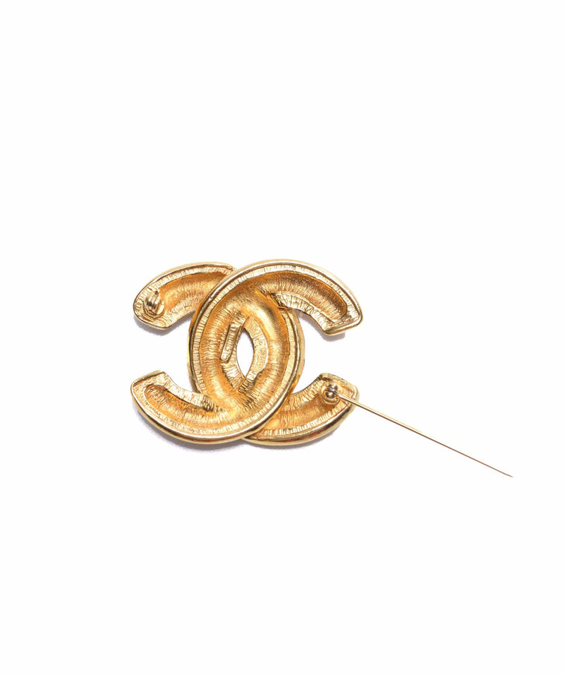 Chanel Chanel Small Quilted Matalasse CC Brooch - AWL3833