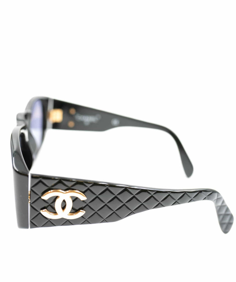 Chanel Vintage Black Sunglasses with Quilted Arm and CC logo - AWL3593 –  LuxuryPromise
