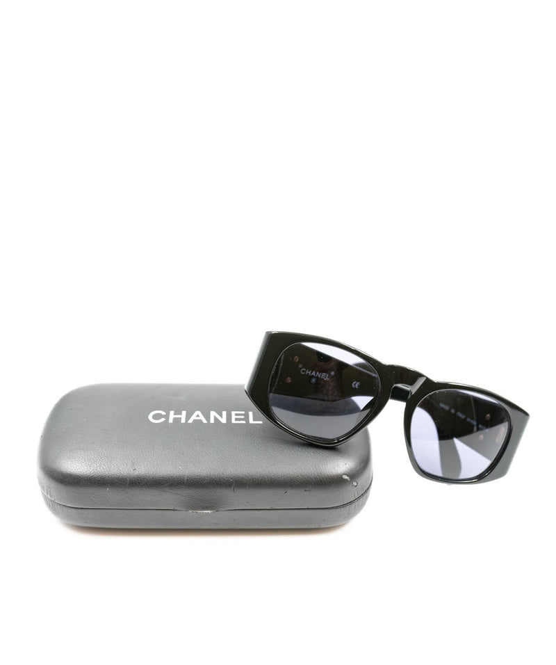 Chanel Black Square Metal Frame Sunglasses ○ Labellov ○ Buy and Sell  Authentic Luxury