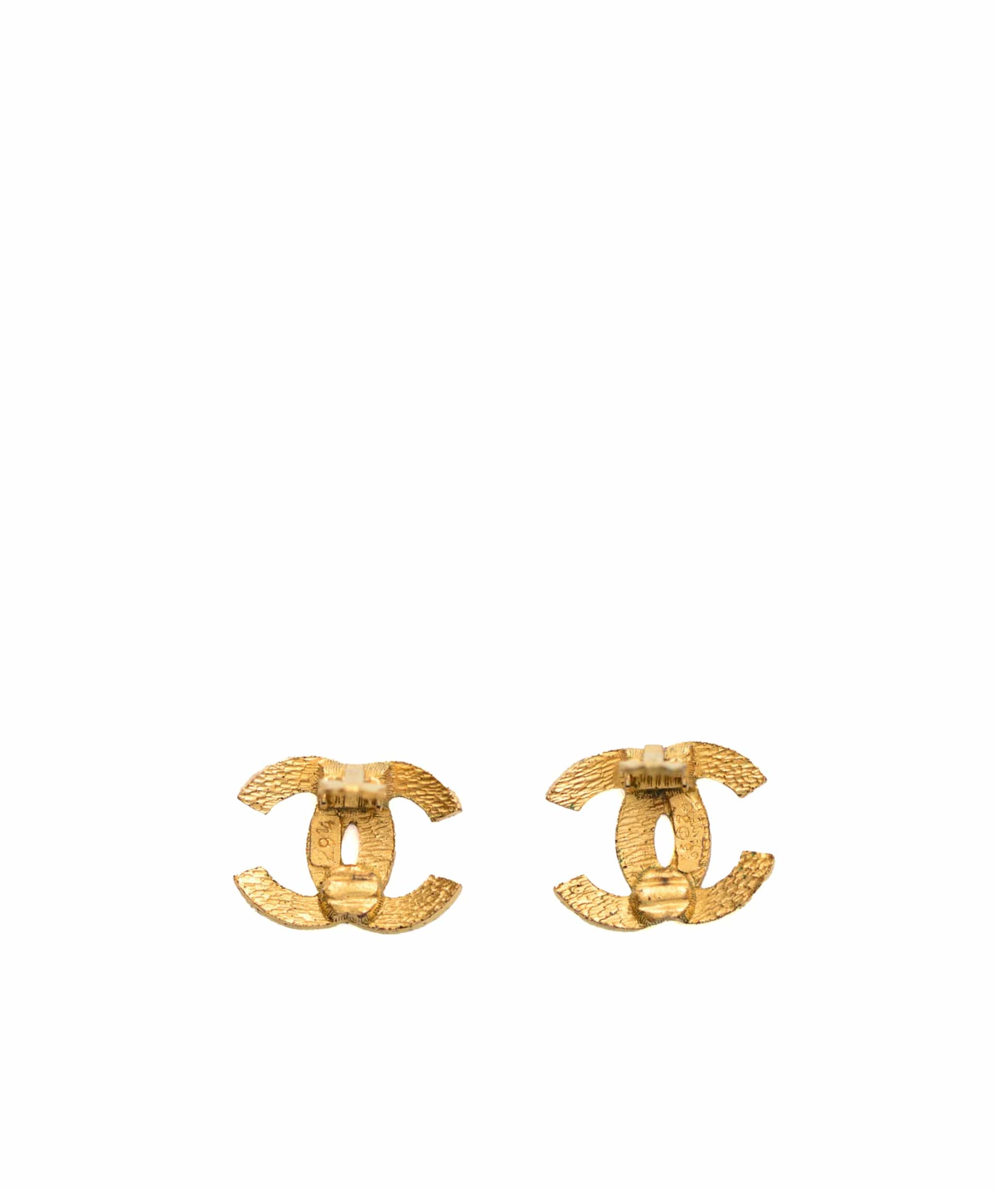 Chanel Chanel Vintage Clip-on Earrings - Classic CC Hammered SKC1130