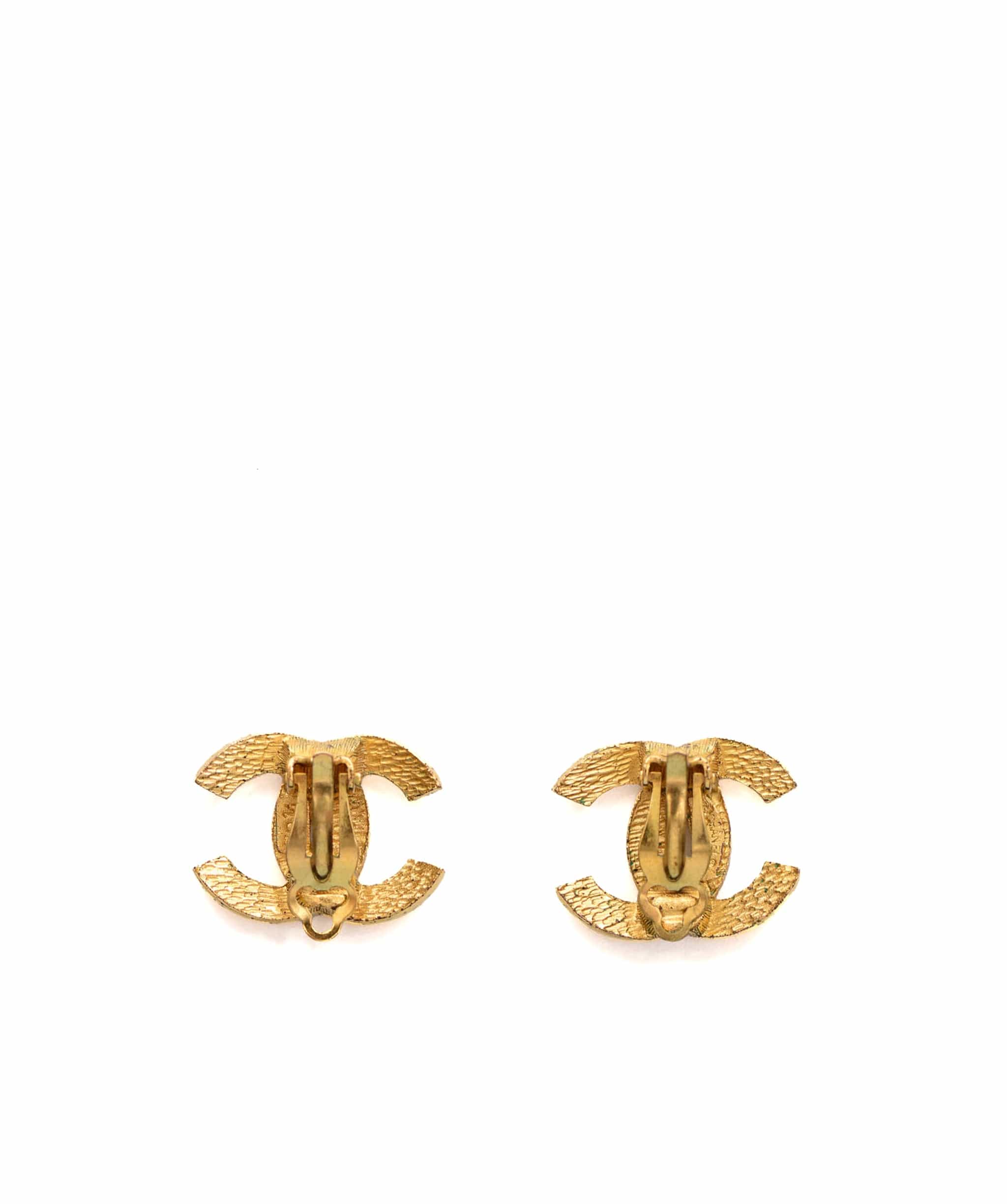 Chanel Chanel Vintage Clip-on Earrings - Classic CC Hammered SKC1130