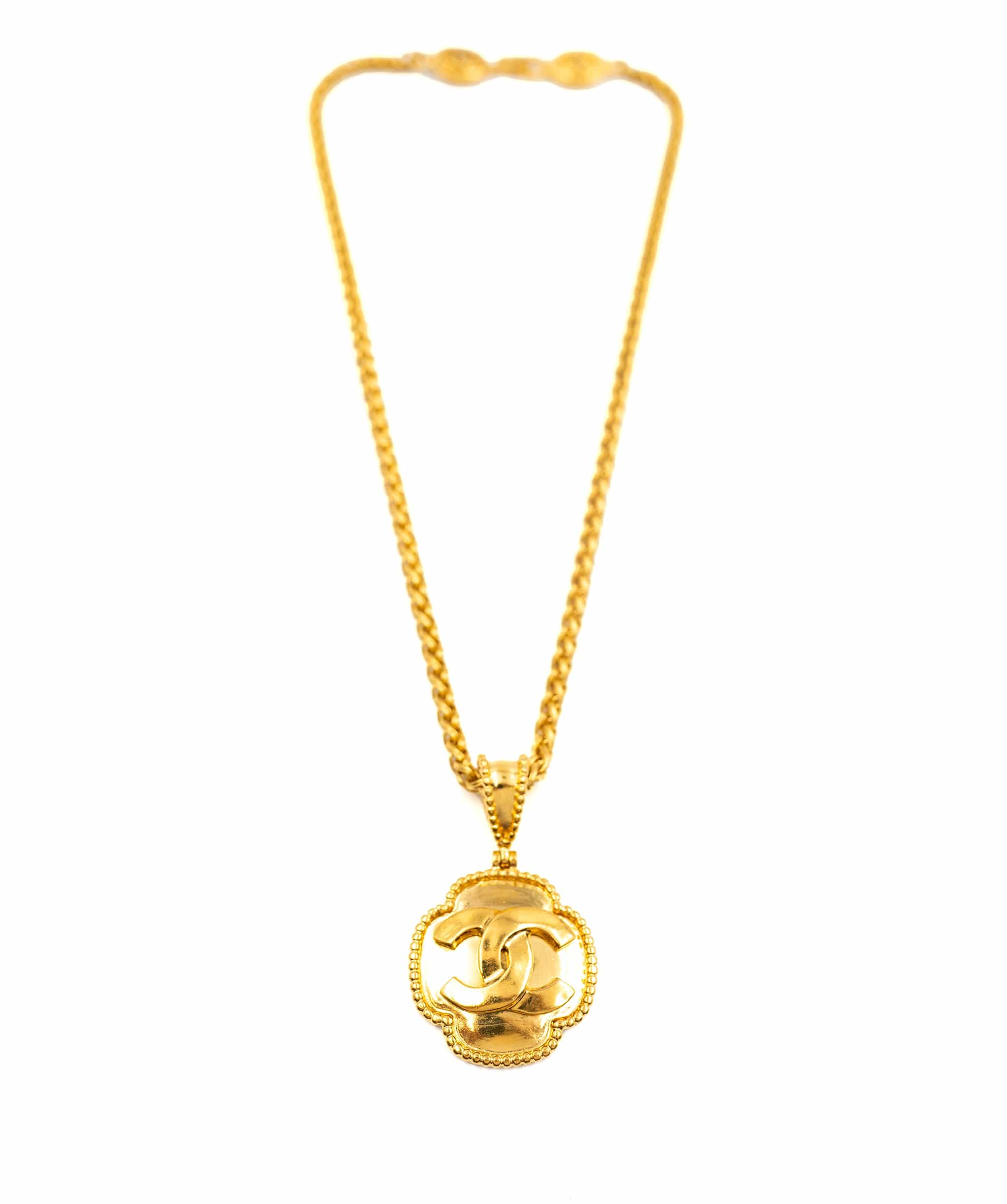 Chanel Chanel Vintage Clover Pendant with CC logo Necklace - AWL3619