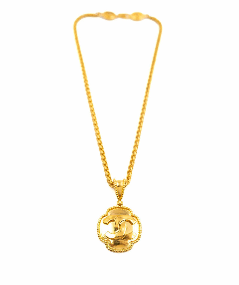 Chanel Vintage Clover Pendant with CC logo Necklace - AWL3619