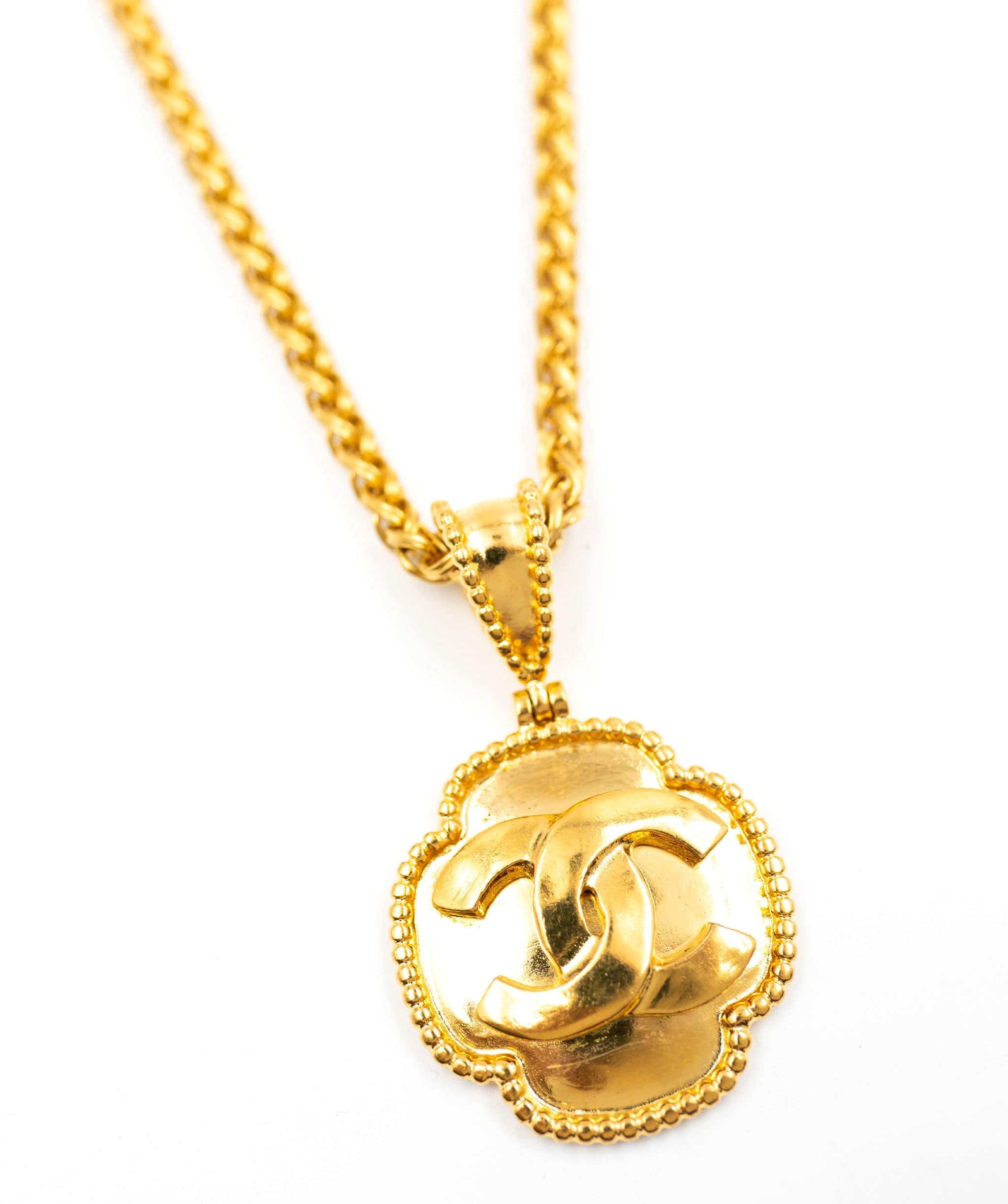 Chanel Chanel Vintage Clover Pendant with CC logo Necklace - AWL3619