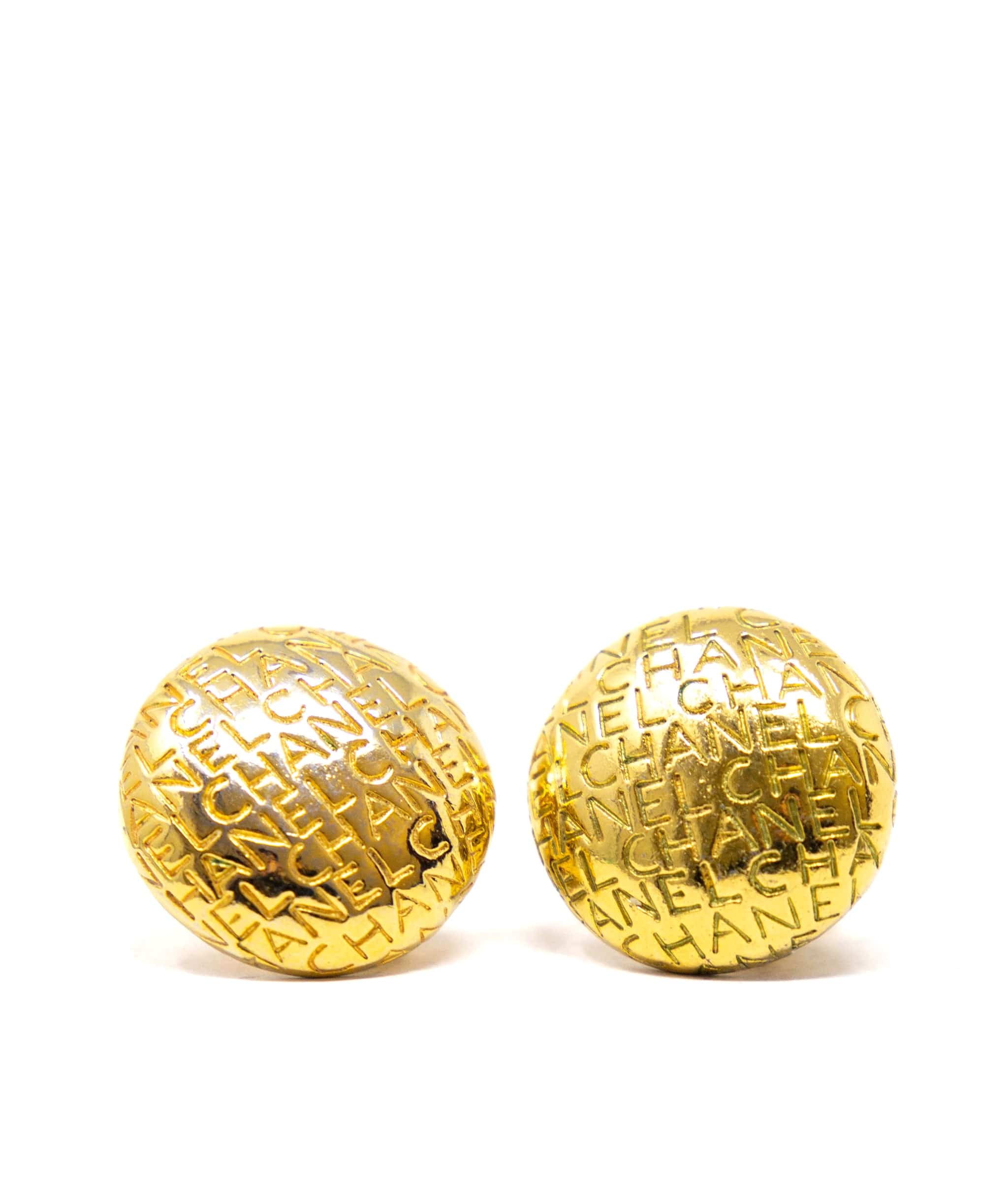 Chanel Chanel vintage round clip-on earrings with embossed ASL4011