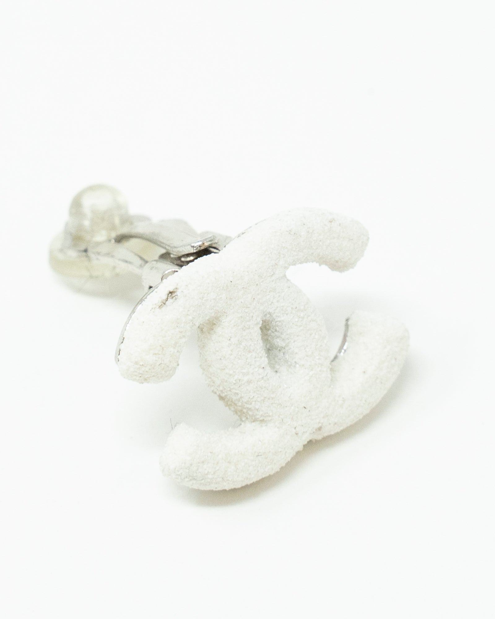 Chanel Chanel White Ceramic Clip On Earrings - ASL2896