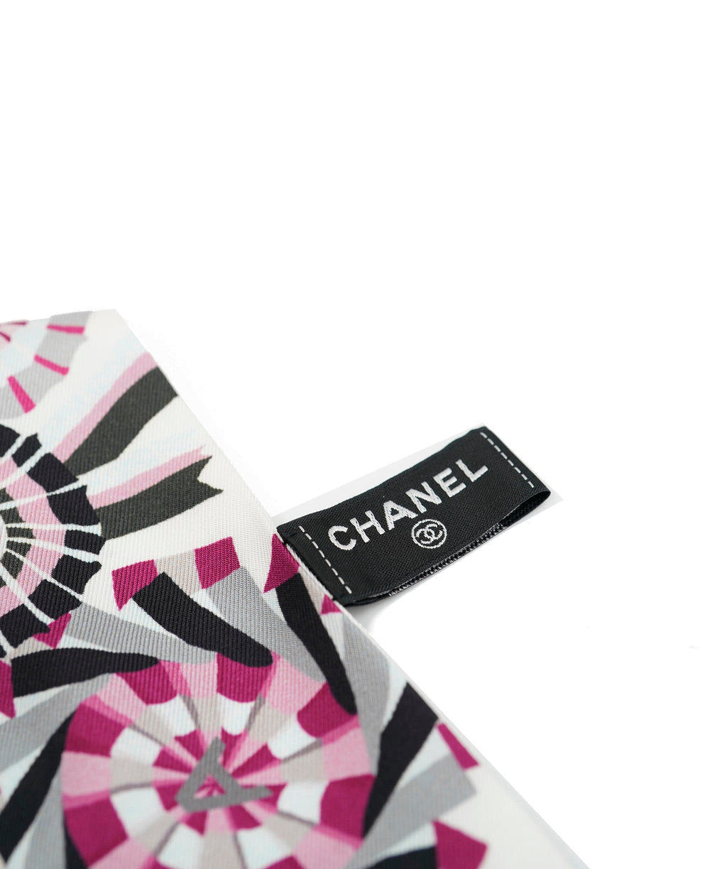 Chanel white & multicoloured silk Twilly AJL0073 – LuxuryPromise