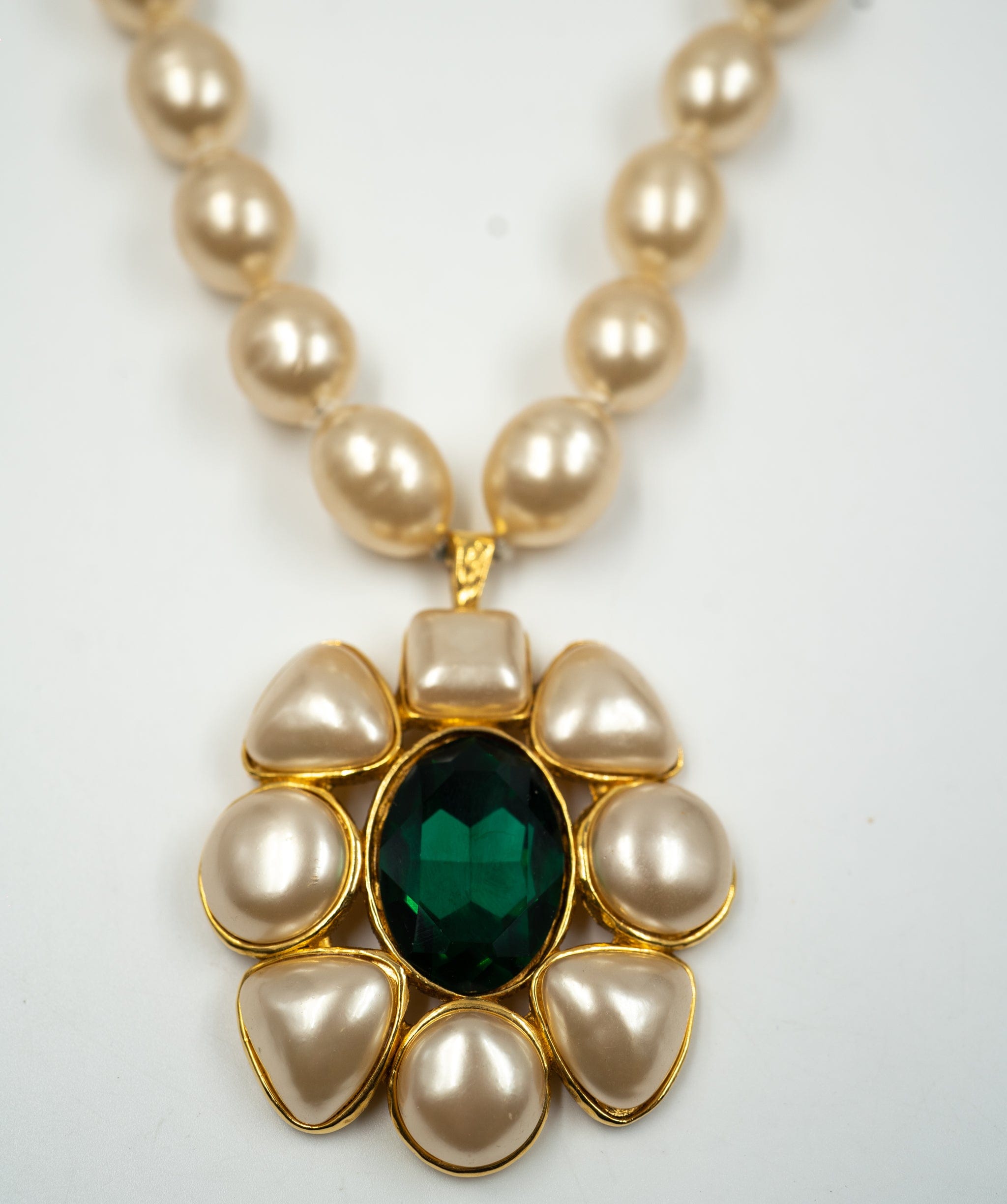 Chanel Emerald Gripoix Necklace ASL4063