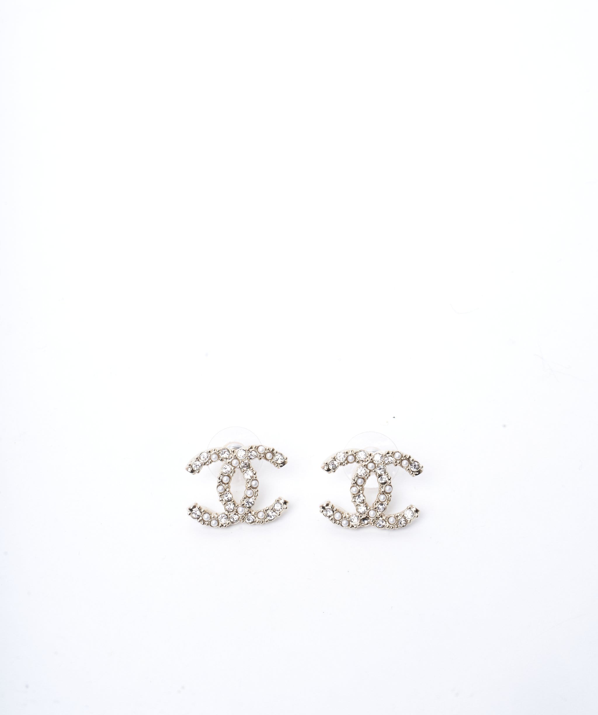 Chanel Large Chanel CC earrings in yellow gold, pearl and crystal