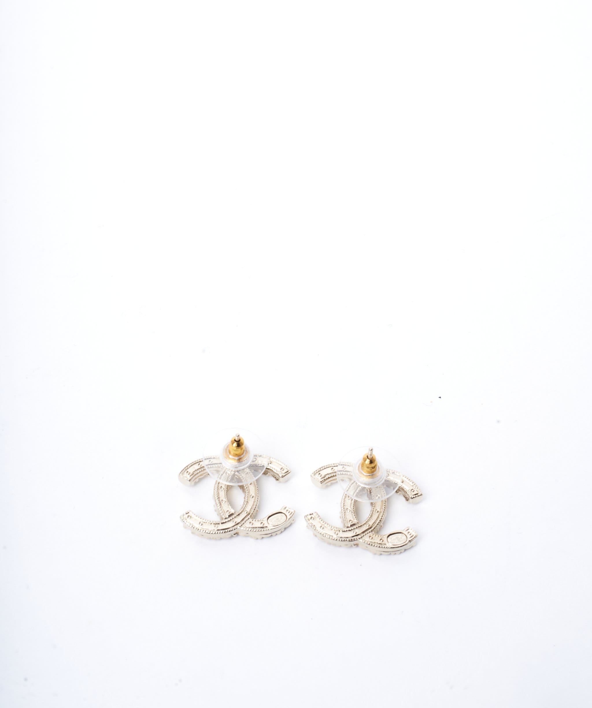 Chanel Large Chanel CC earrings in yellow gold, pearl and crystal