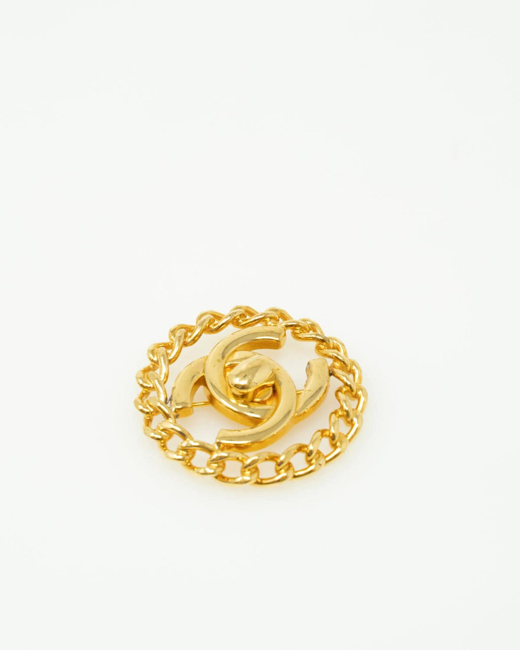 Cc pin & brooche Chanel Gold in Metal - 28518818