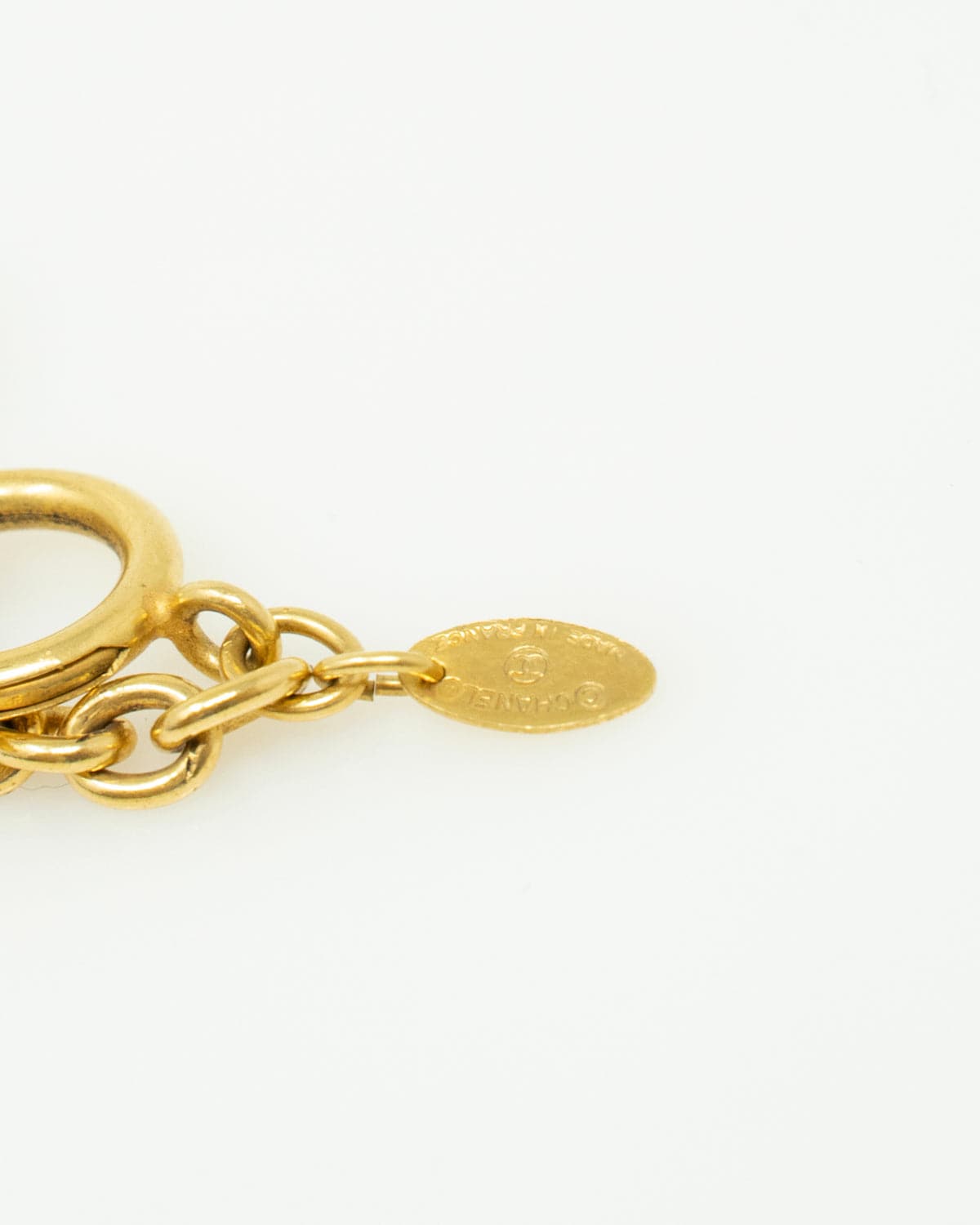Chanel Vintage Chanel Gold Matelassé CC Pendant Necklace - AWL2209