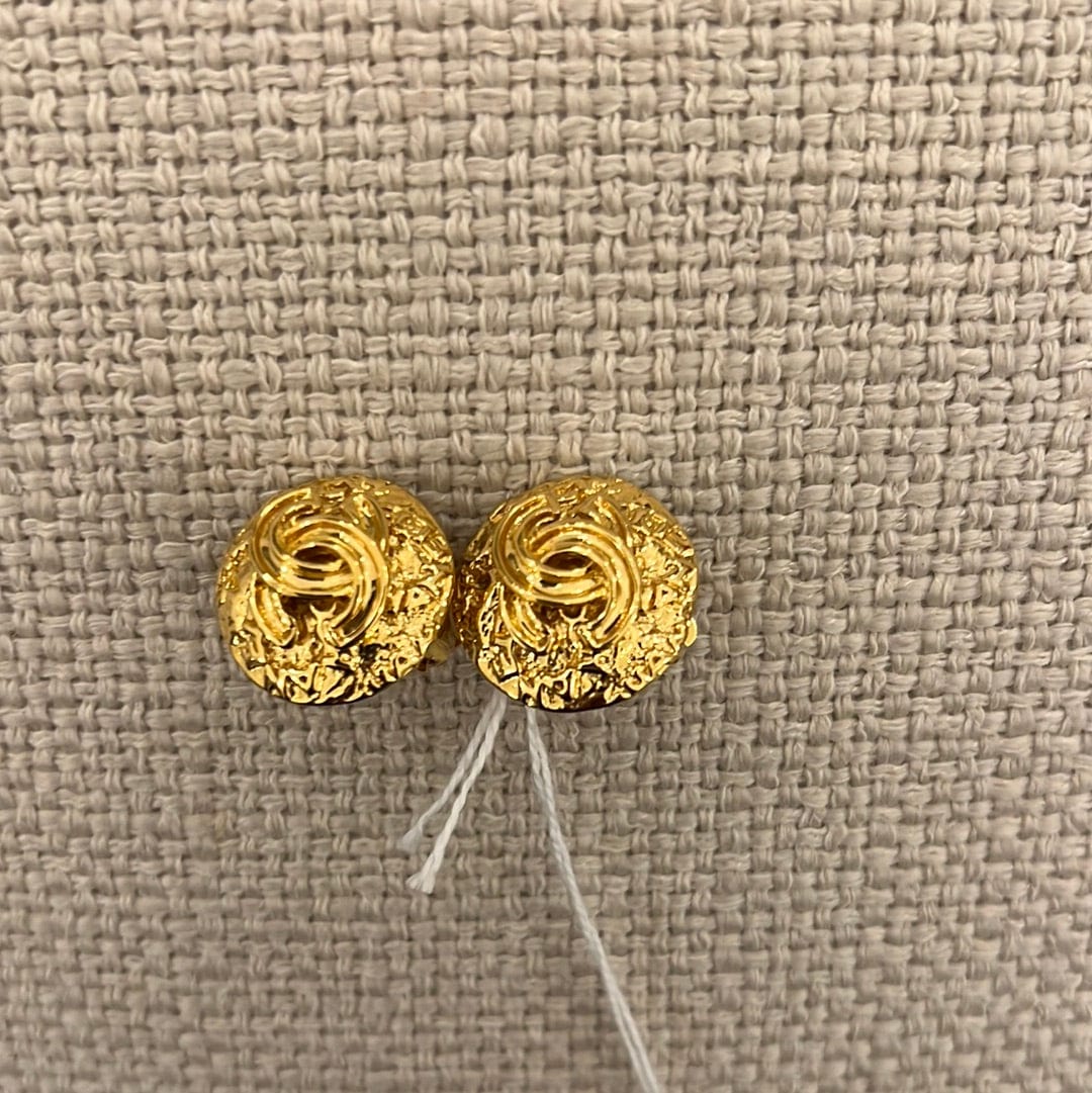 Chanel Vintage Chanel Gold Plated Textured CC Round Clip On Earrings - ASL2399
