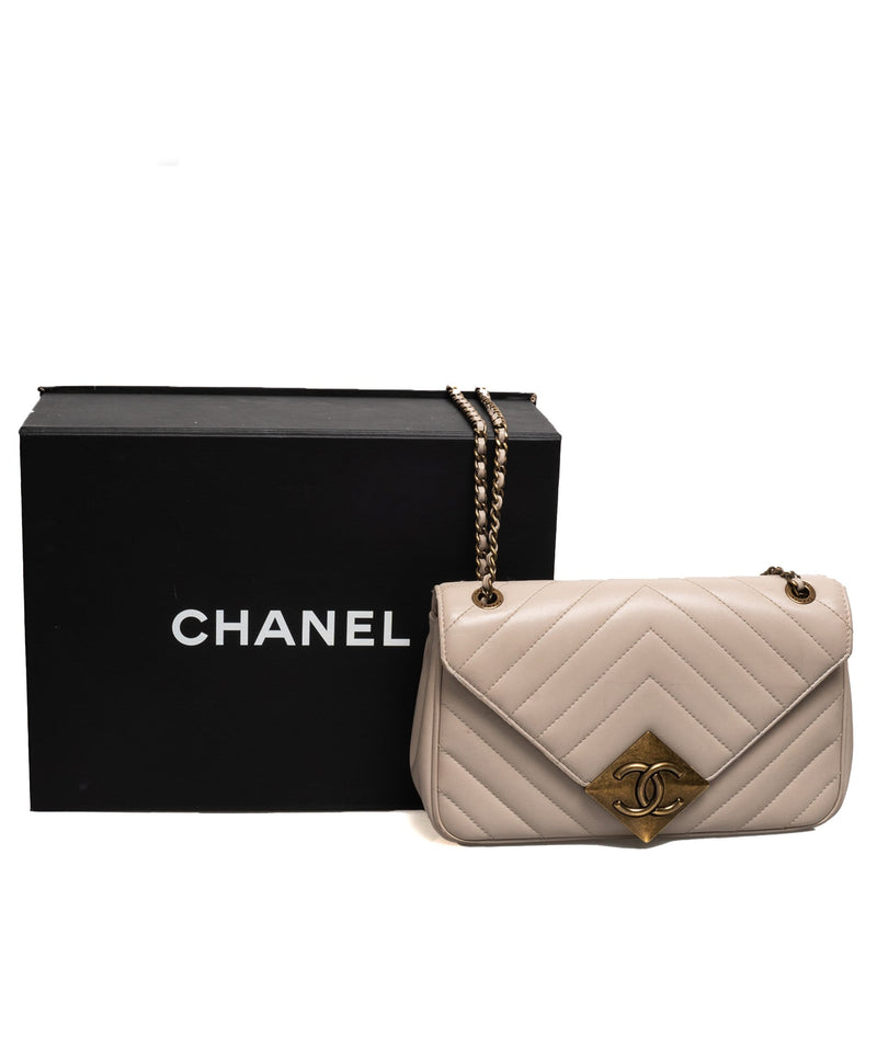 Chanel Chanel 10" Beige Chevron Leather Handbag - ASL1213