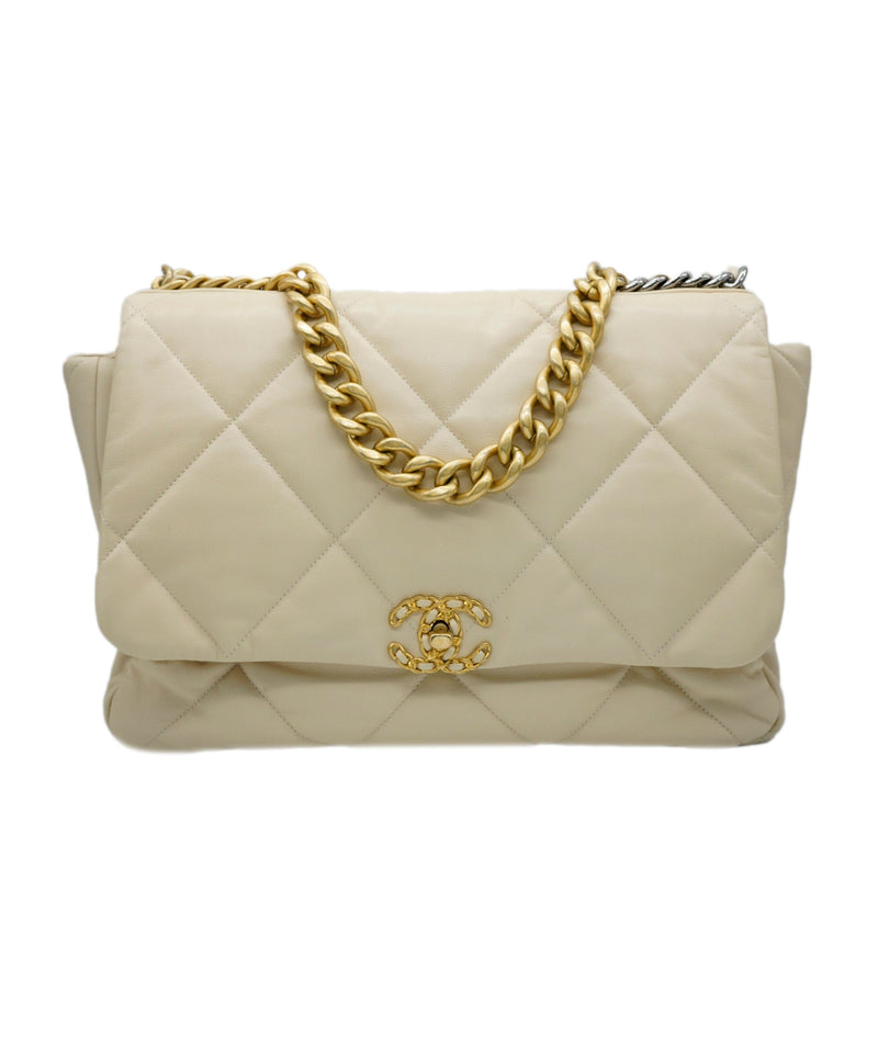 Chanel 19 leather handbag Chanel Beige in Leather - 34793350