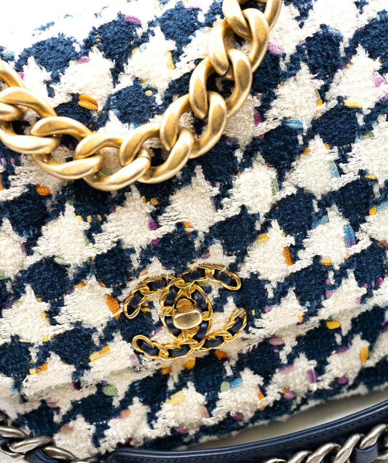 Chanel 19 tweed handbag Chanel Multicolour in Tweed - 31843401