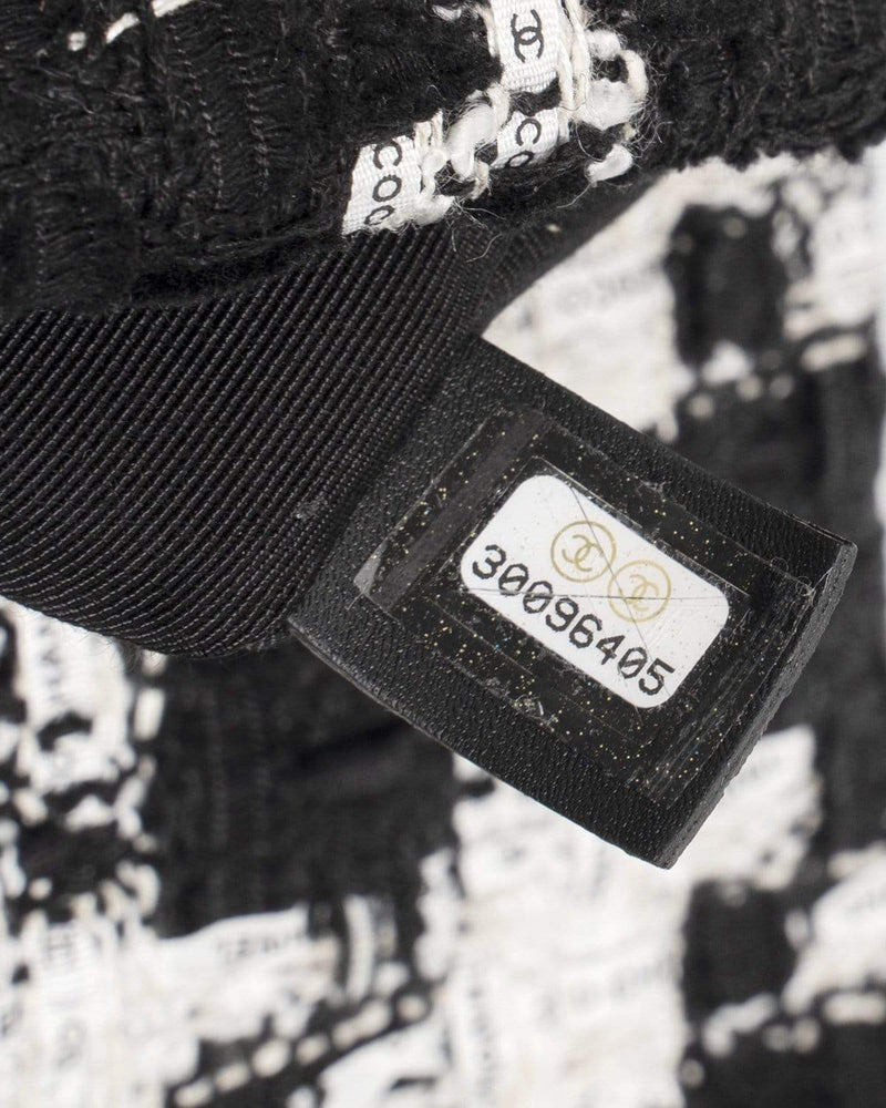 CHANEL Tweed Quilted Medium Chanel 19 Flap Black Ecru White 548920
