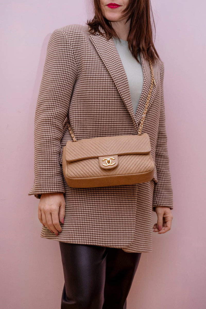 Chanel, a beige chevron leather 'Double Flap bag', 2017. - Bukowskis