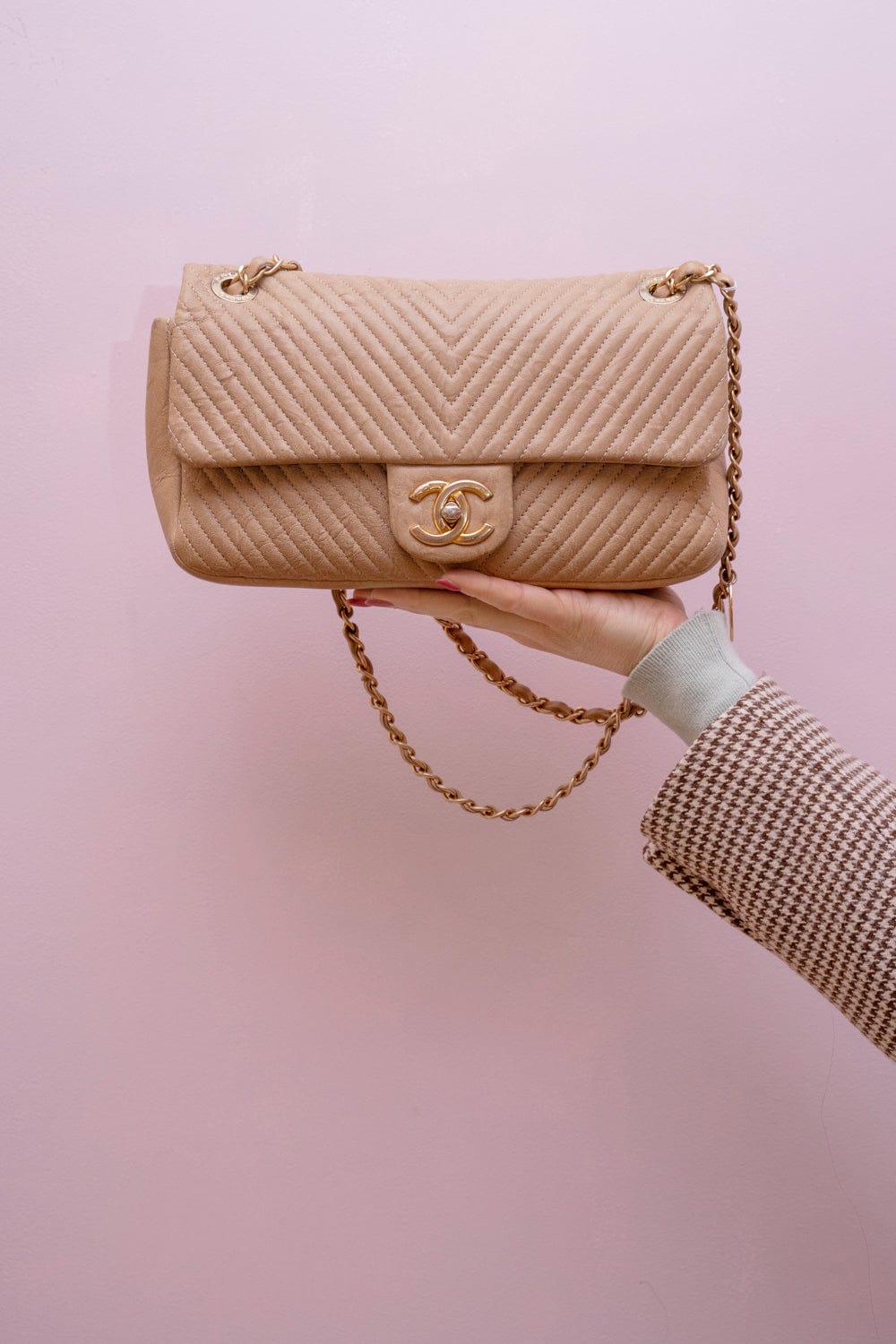 Chanel Chanel Beige Chevron Single Flap Bag - AWL2294