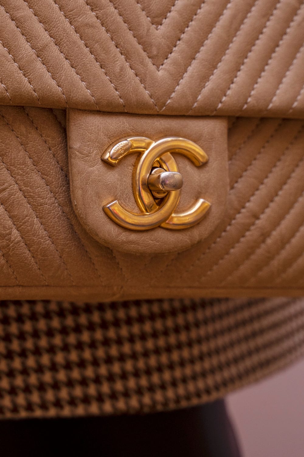 Chanel Chanel Beige Chevron Single Flap Bag - AWL2294