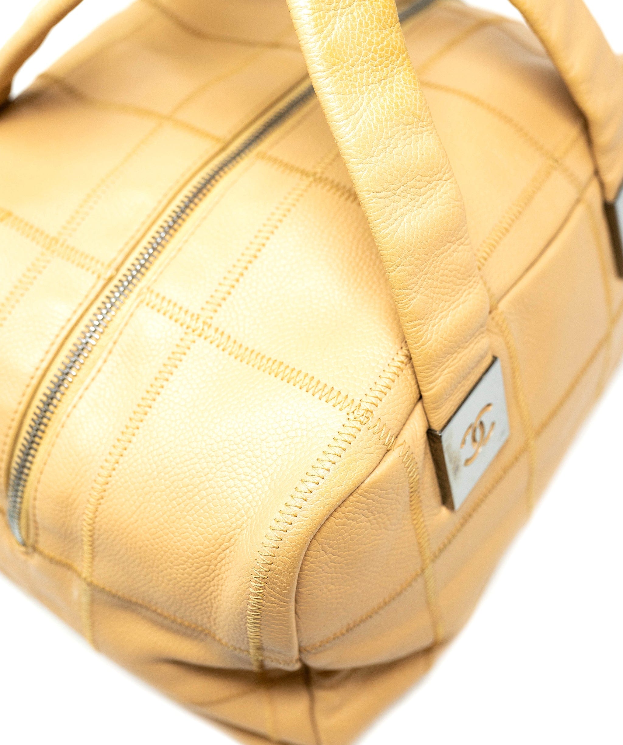 Chanel Chanel Beige Soft Leather Duffle Handbag - NW5273