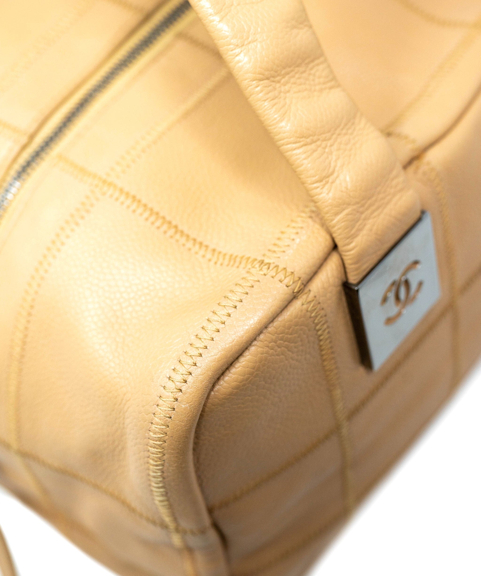 Chanel Chanel Beige Soft Leather Duffle Handbag - NW5273