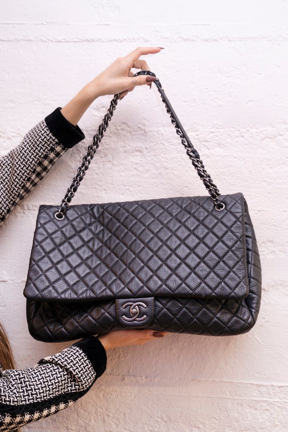 NEW 24C CHANEL XXL Black Caviar Classic Travel Flap Bag Gold CC Handbag 😍