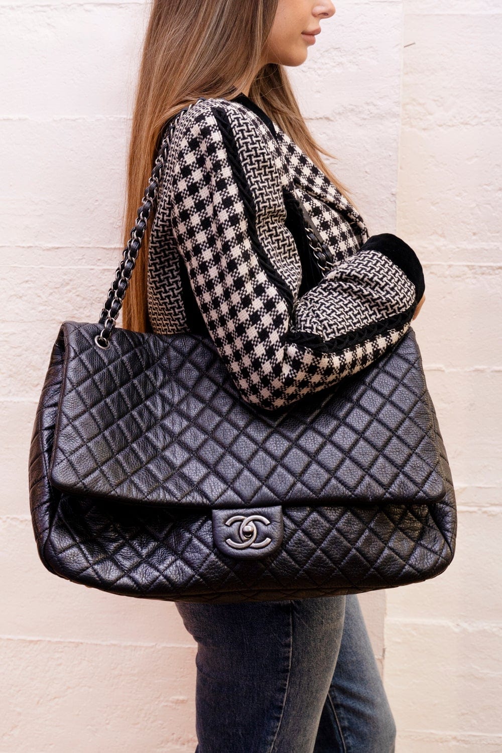 Chanel Black Caviar Classic Flap Bag Xxl Phw - Agl1600 – Luxurypromise