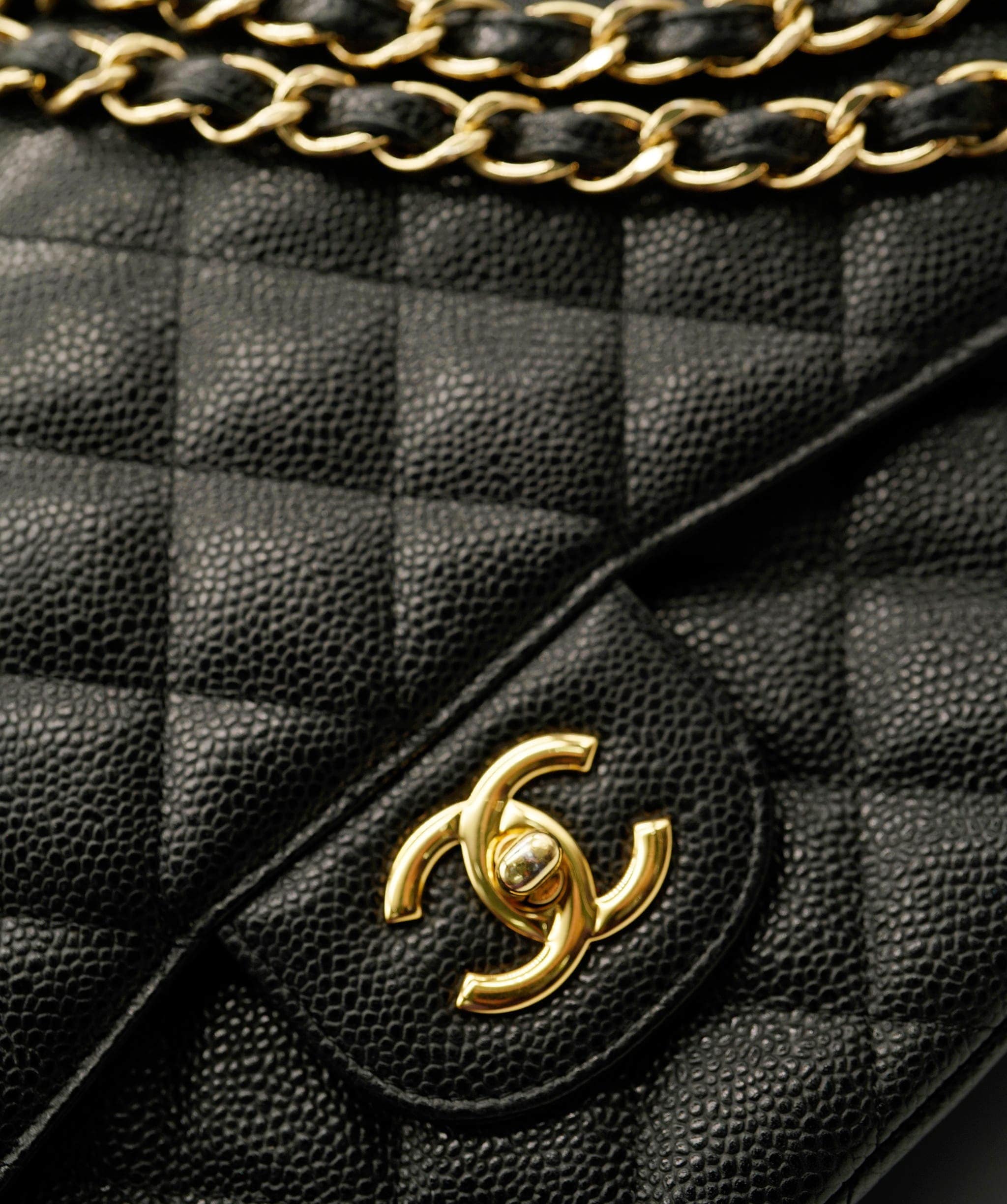 Chanel Chanel black caviar jumbo, with gold hardware ASL5178