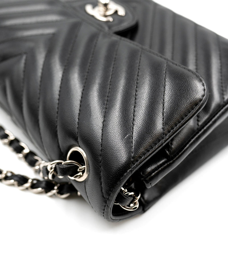 Chanel Black Chevron Double Flap Bag ADL2102 – LuxuryPromise