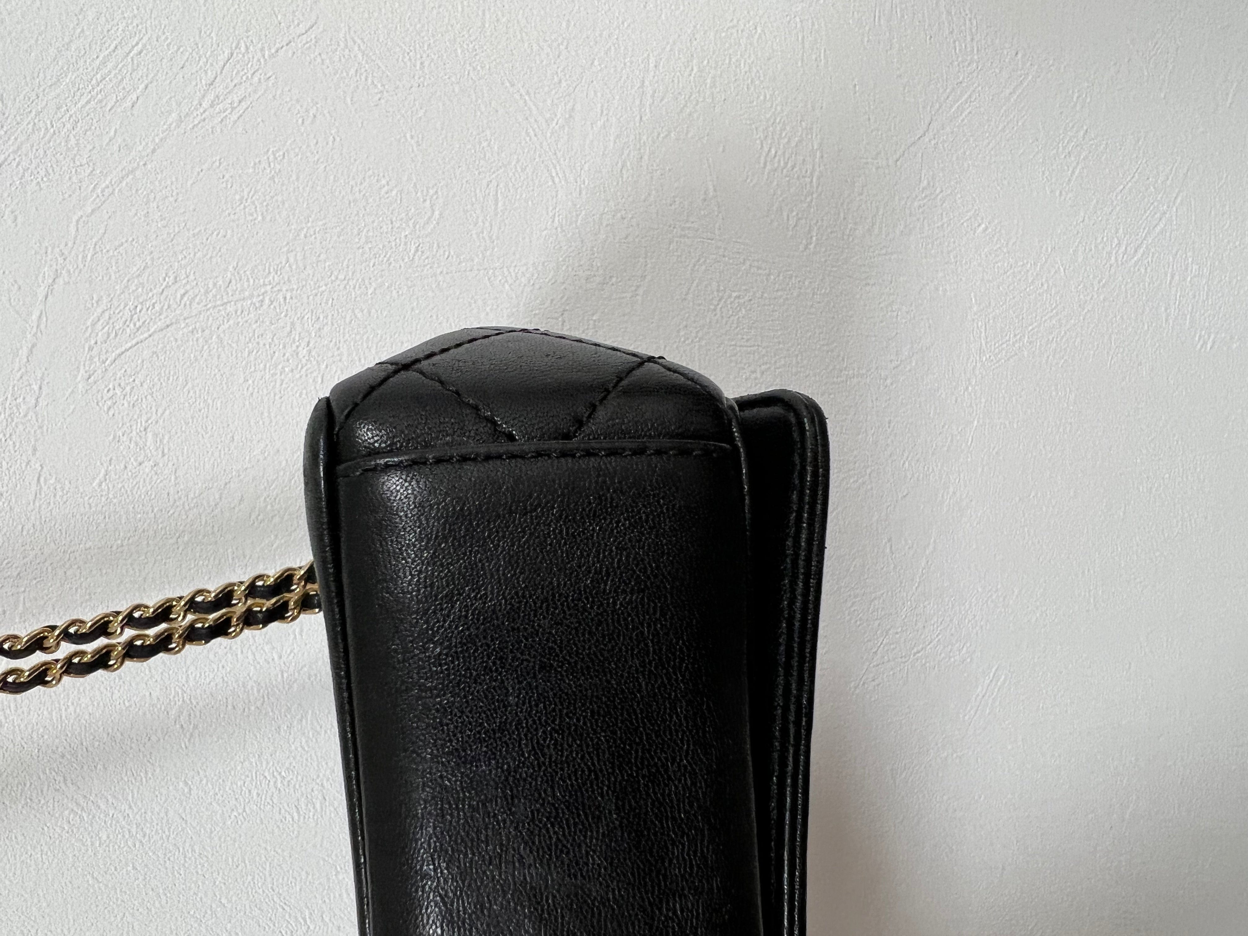 Chanel Chanel black flap matelasse (black) - AWL3273