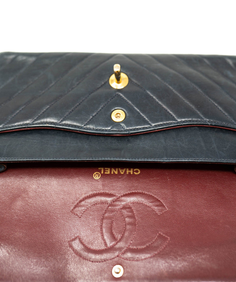 Chanel Vintage Black Chevron Medium Classic Double Flap Bag 24k GHW –  Boutique Patina