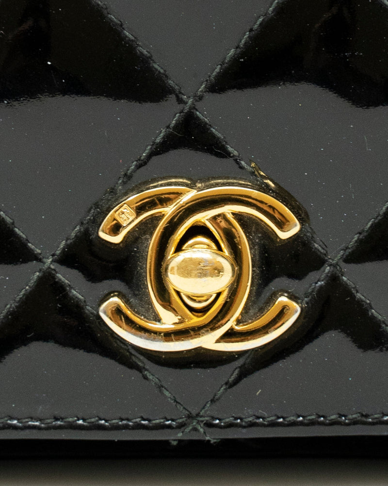 Chanel Black Interlocking CC Logo Patent Leather Compact Wallet