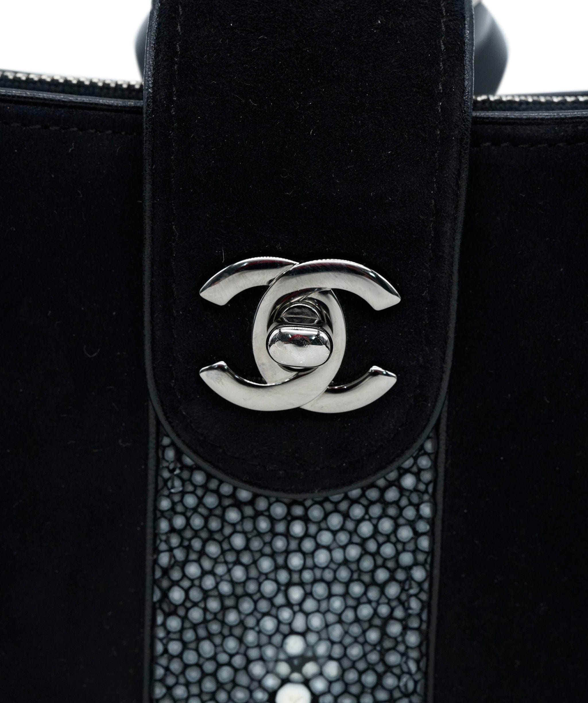 Chanel Chanel black stingray clutch ALL0314