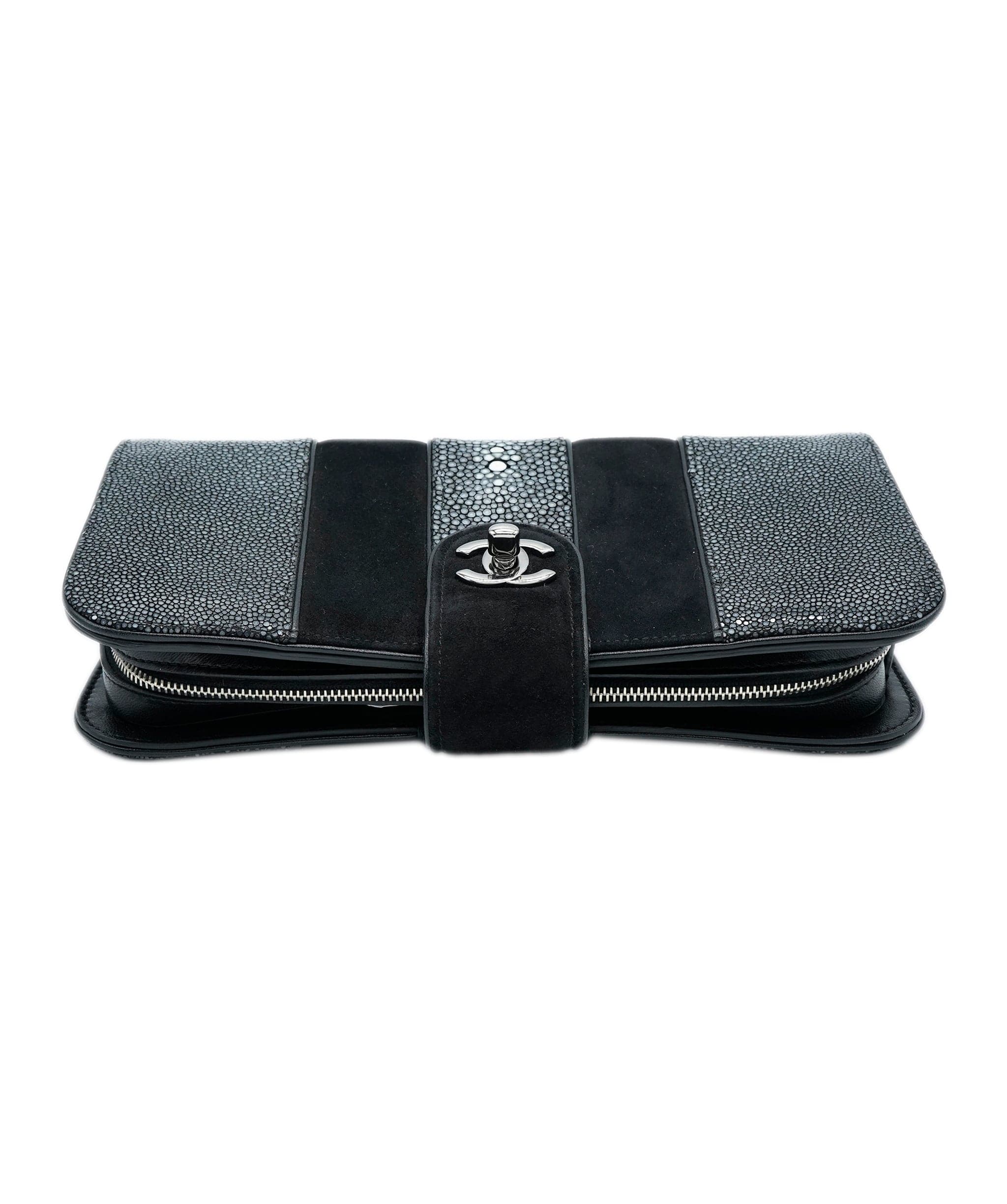 Chanel Chanel black stingray clutch ALL0314