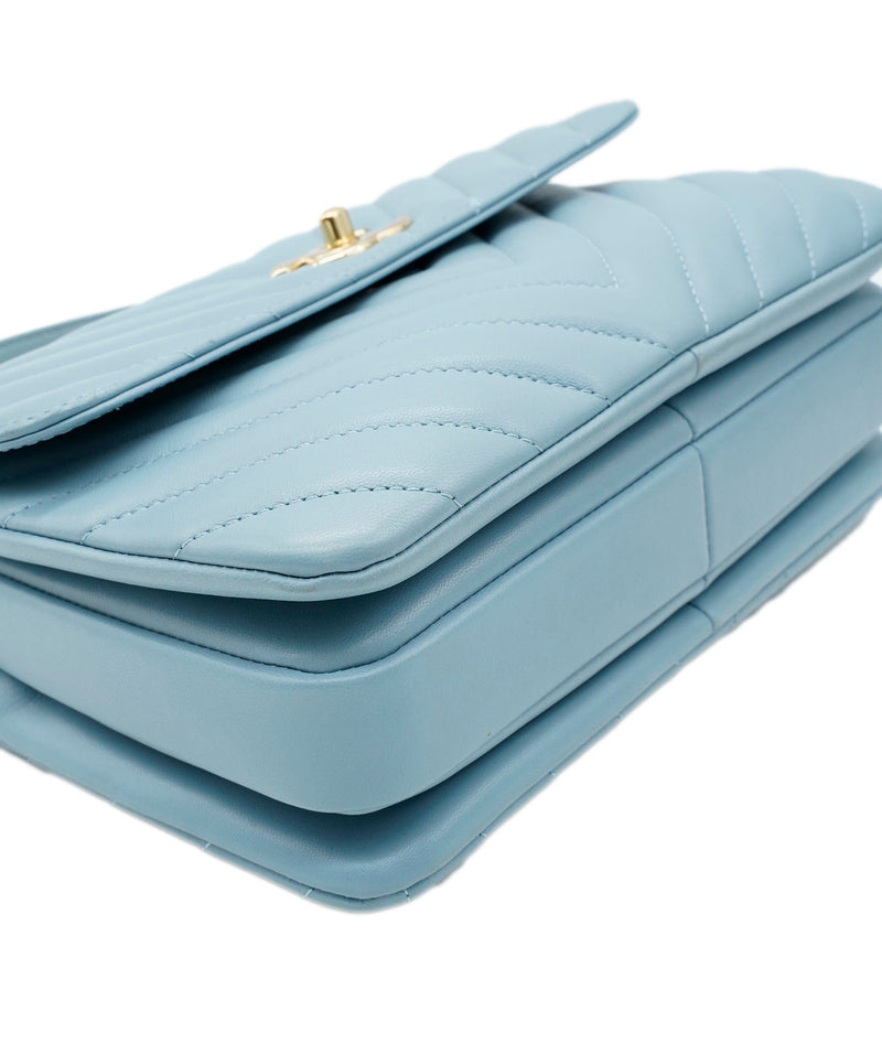 Chanel Blue Trendy Bag ALC0382 – LuxuryPromise